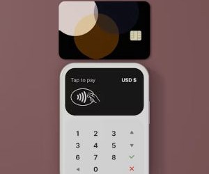 Råvarer som gull, olje, landbruksprodukter og industrimetaller gir muligheter til å diversifisere porteføljen din og sikre seg mot inflasjon, men de er også høyrisikoaktiva på grunn av prisvolatilitet, geopolitiske spenninger og sjokk mellom tilbud og etterspørsel. Nøkkelen er å investere med en klar strategi, en forståelse av de underliggende markedsdriverne, og kun med kapital som ikke kompromitterer din økonomiske stabilitet.