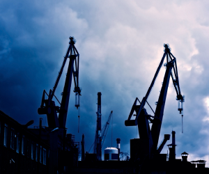 Olje kan bidra til å diversifisere en portefølje og fungere som en viss beskyttelse mot inflasjon, men er samtidig et høyrisikoaktivum preget av volatilitet, geopolitisk spenning og ubalanse mellom tilbud og etterspørsel.